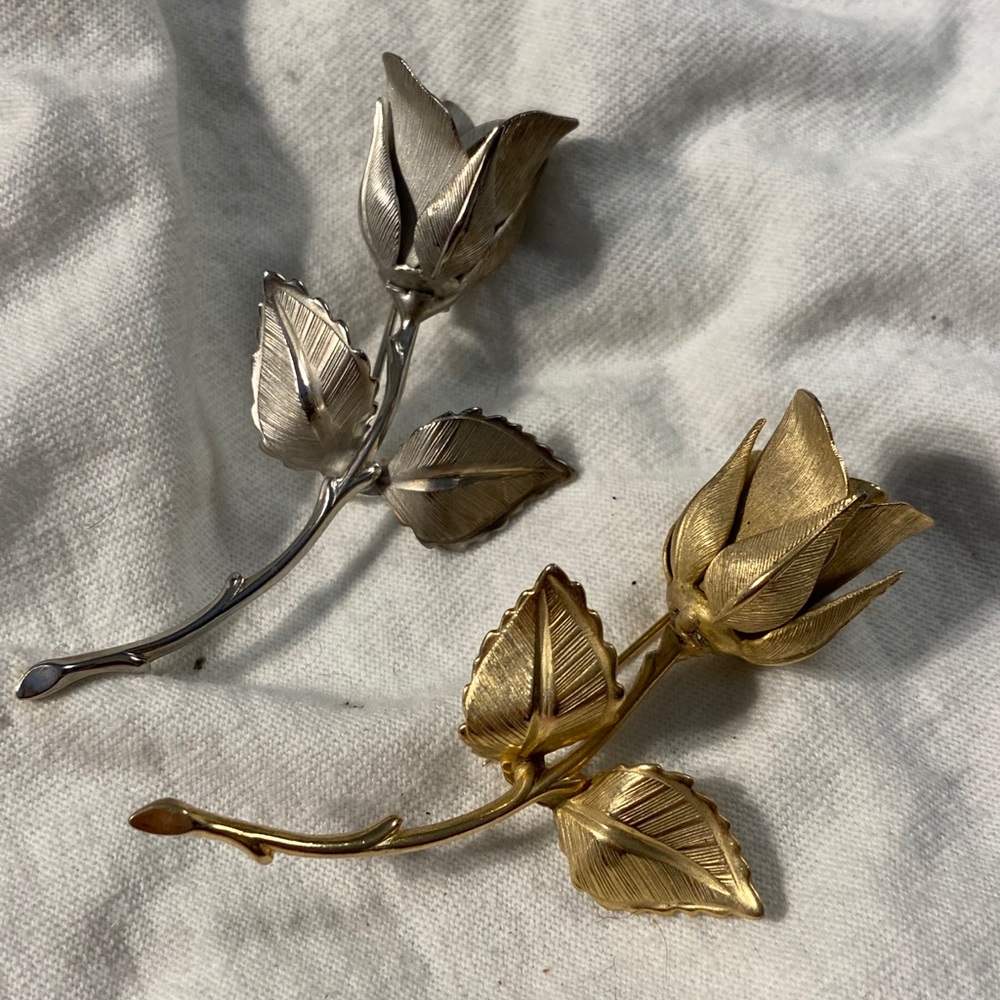 Giovanni rose pins